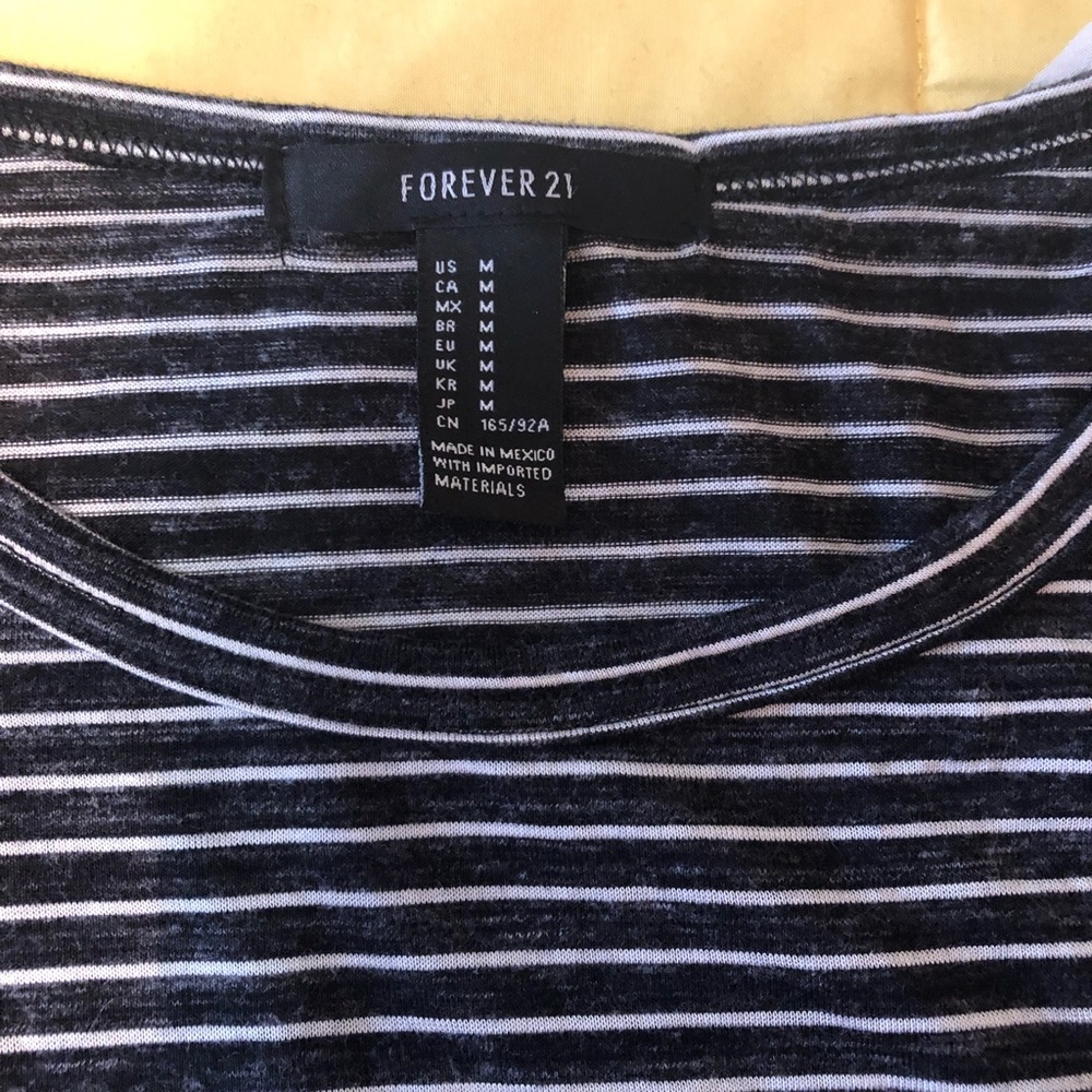 Basic Crop Top - Picture 2 of 2